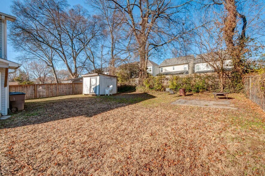 Back yard - 2003 Rosecliff Dr