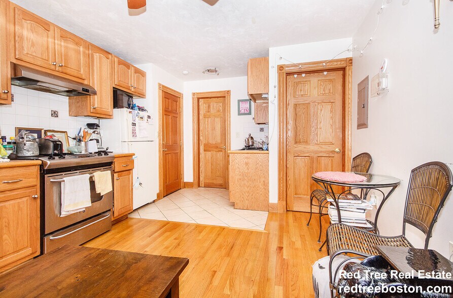 Building Photo - 61 Anderson St