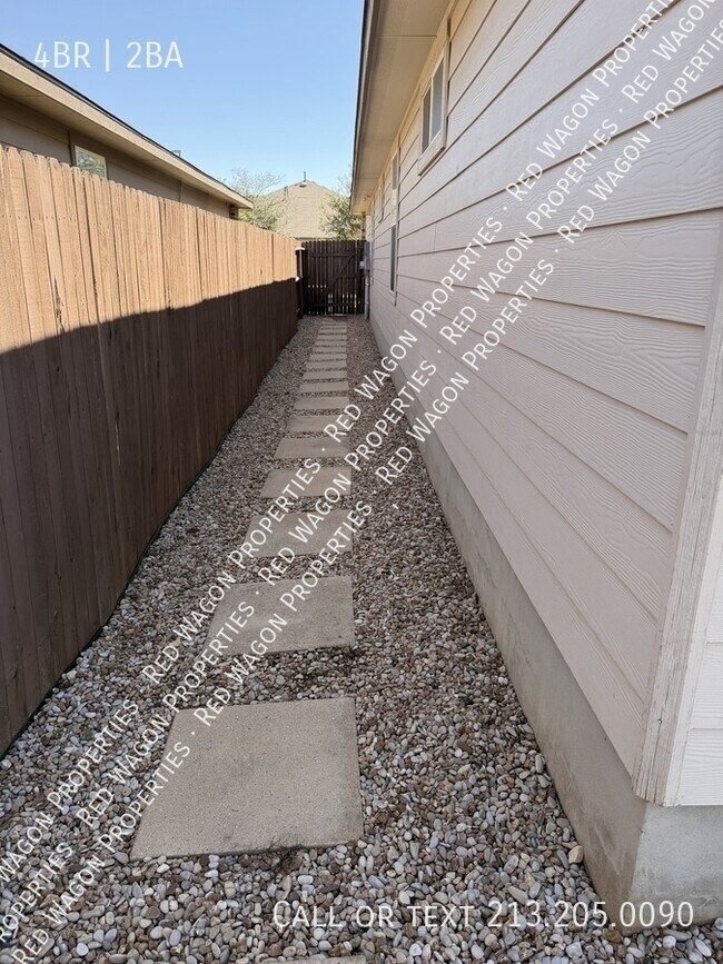 Building Photo - 12915 Whisper Xing