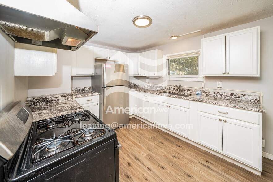 Building Photo - 306 W Matson Ave