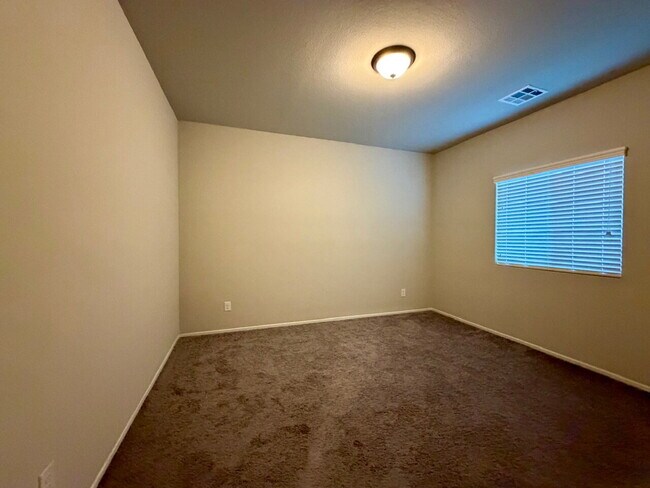 Building Photo - GATED 4 BED 2.5 BATH 2 CAR GARAGE SINGLE FAMILY HOME w/ LOFT, BEDROOM DOWNSTAIRS, NEXT TO COMMUNI...