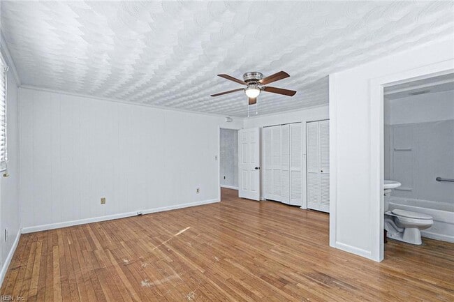 Building Photo - 480 Richneck Rd