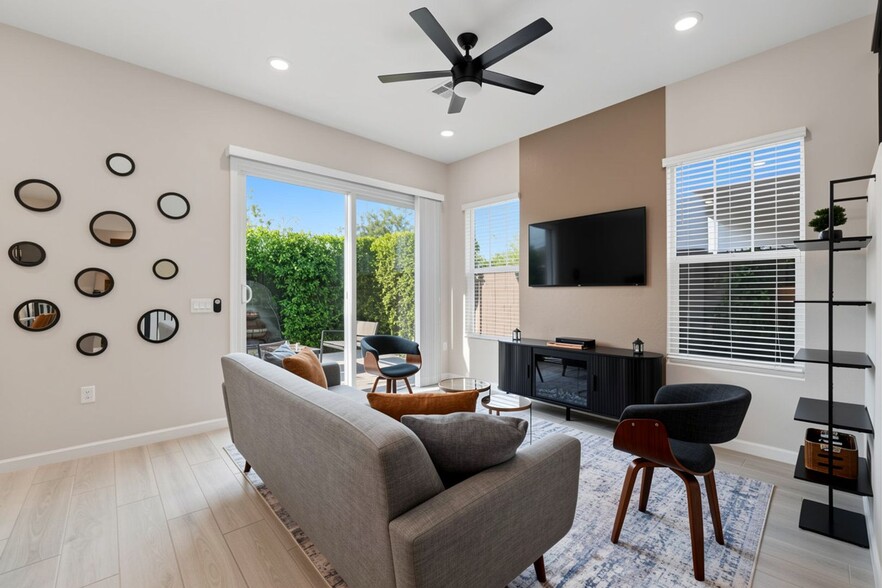 Building Photo - 5036 E Campo Bello Dr