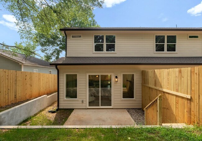 Building Photo - 2415 Pruitt St