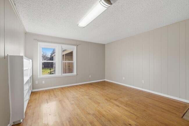 Building Photo - 2857 S 5th St