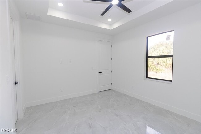 Building Photo - 849 Duplex St E