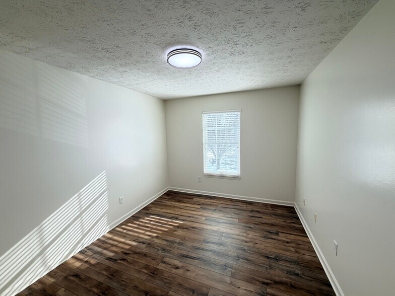 Building Photo - 14058 Southwood Cir