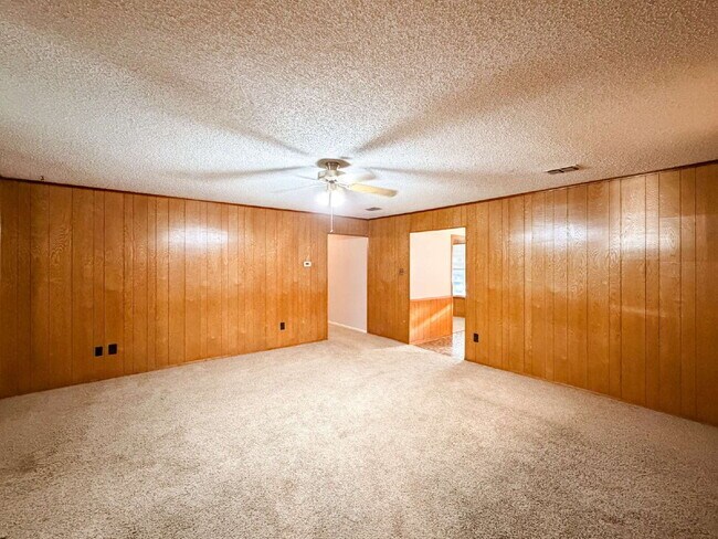 Building Photo - Charming 3-Bedroom Haven with Cozy Fireplace with Study in North Richland Hills!