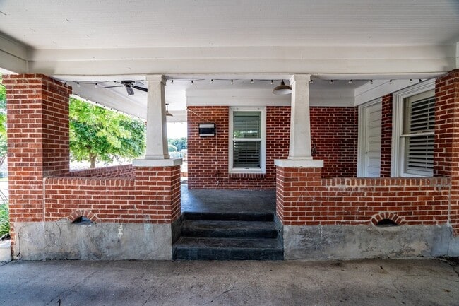 Building Photo - 4036 Linden Ave