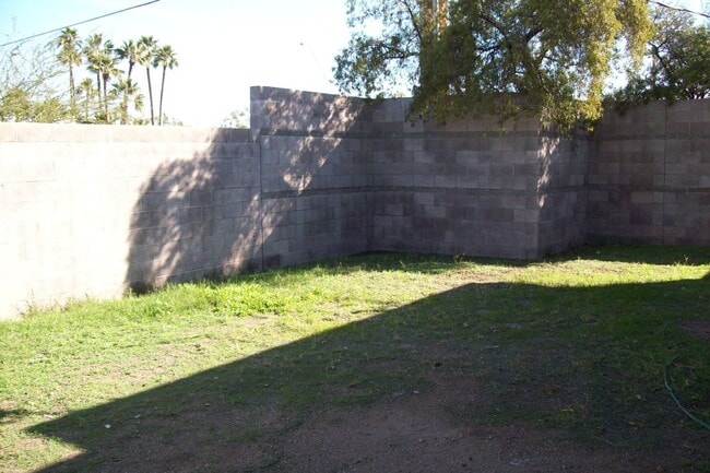Building Photo - Spacious 3-Bedroom Home in Tempe