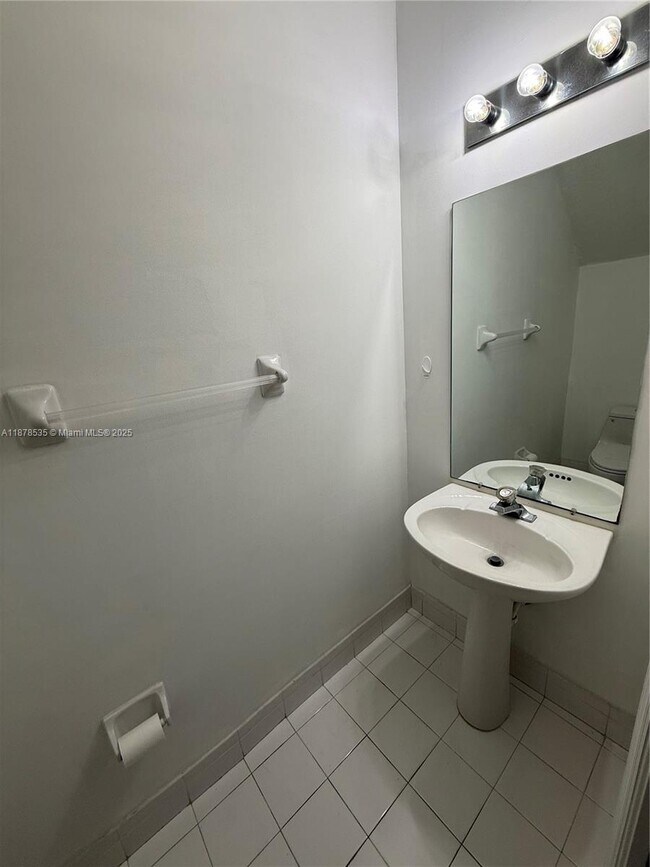 Building Photo - 5620 NW 114th Path