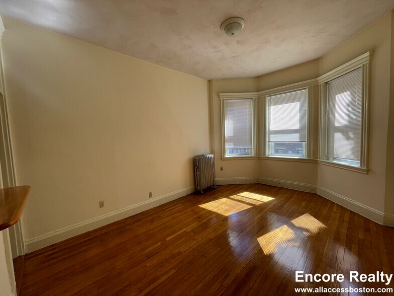 Building Photo - 108 Peterborough St