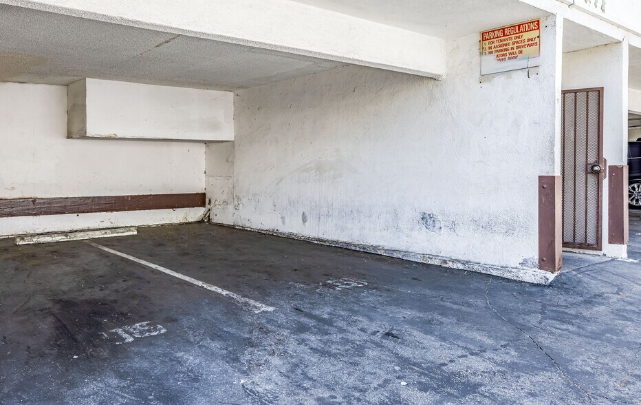 Building Photo - 13050 Dronfield Ave