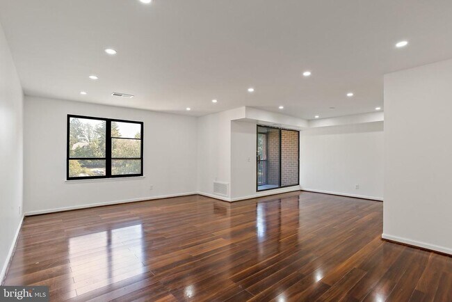 Building Photo - 6317 Park Heights Ave