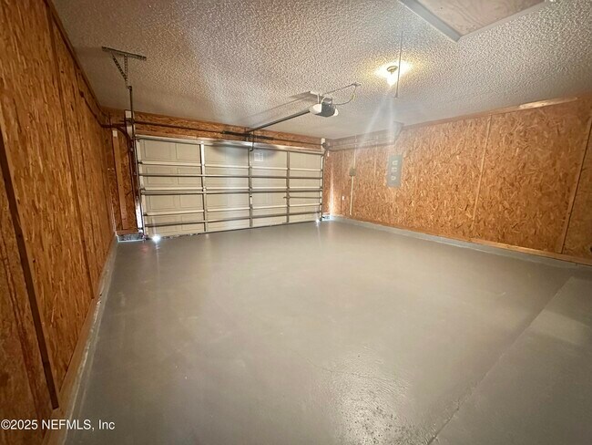 Building Photo - 925 Lake Sanford Ct
