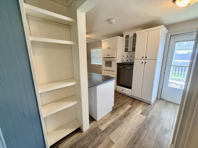 Building Photo - 1021 N 925 E St