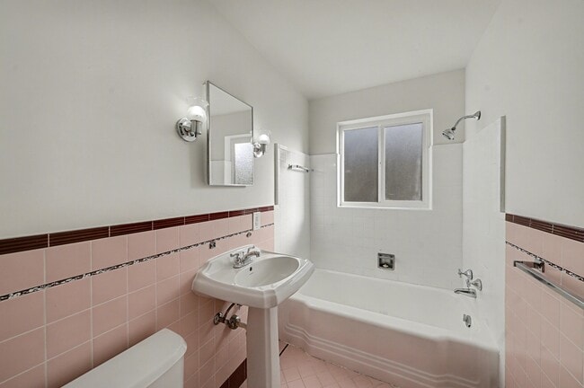 Building Photo - 1455 Jasmine St