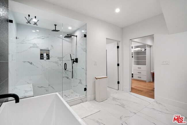 Building Photo - 1812 Navy St