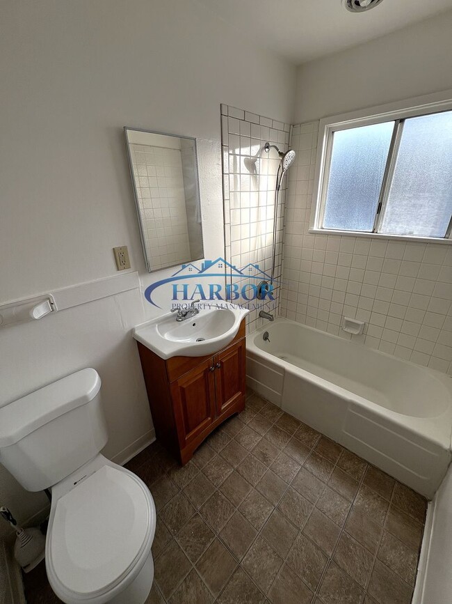 Building Photo - 2449 Seabright Ave