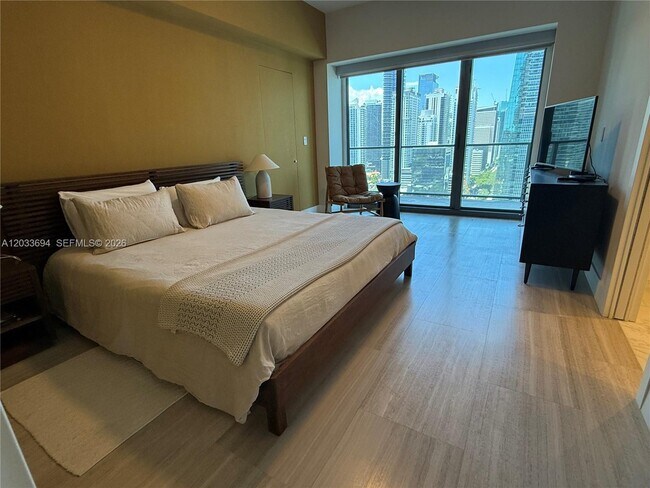 Building Photo - 1451 Brickell Ave