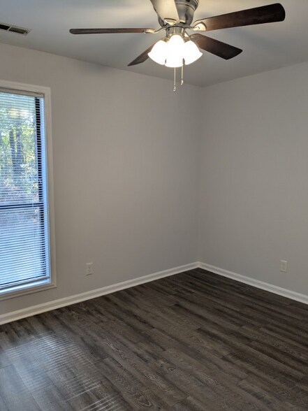 Building Photo - 2111 Peppertree St