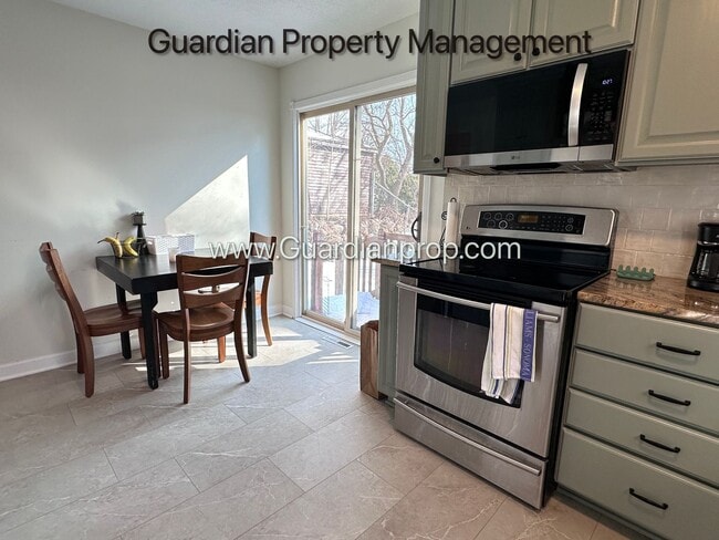 Building Photo - St Louis Park Single Family Home, Large Yard, 1 Car Garage, 3 Season Porch, W/D