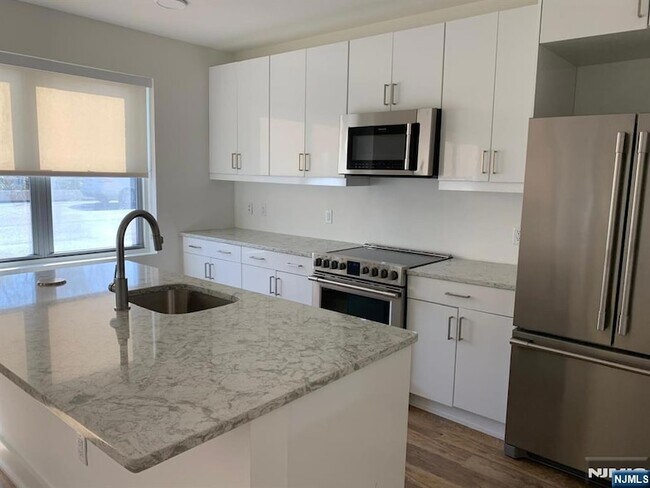 Building Photo - 301 Beech St