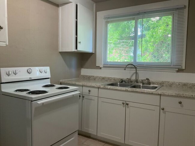 Building Photo - 129 Brumley Ave NE