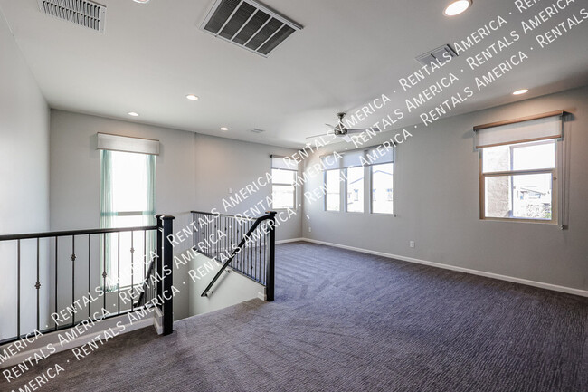Building Photo - 3090 S Jasmine Dr