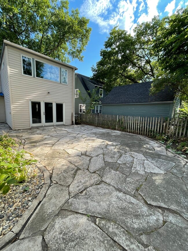 Building Photo - 2318 Storm St