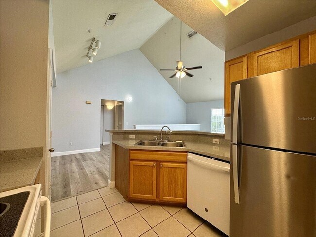 Building Photo - 9141 Lee Vista Blvd