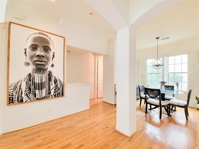 Building Photo - 1421 Bremond St