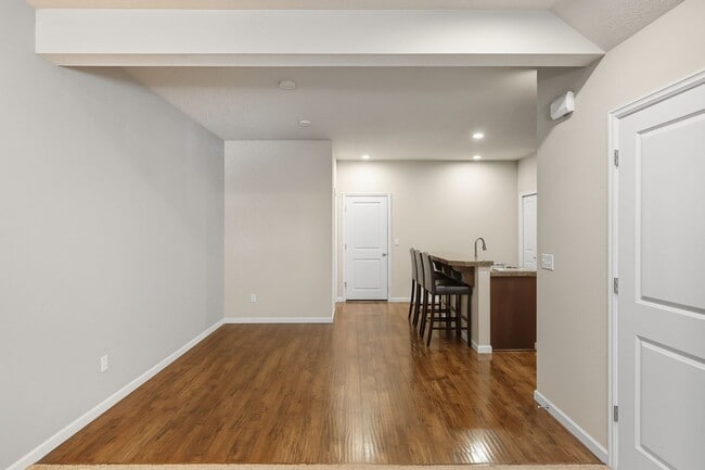 Building Photo - Lovely 3 Bedroom 2.5 Bath Sherwood Townhom...