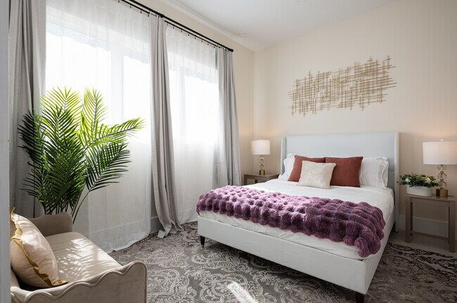 Building Photo - 913 Thompson St