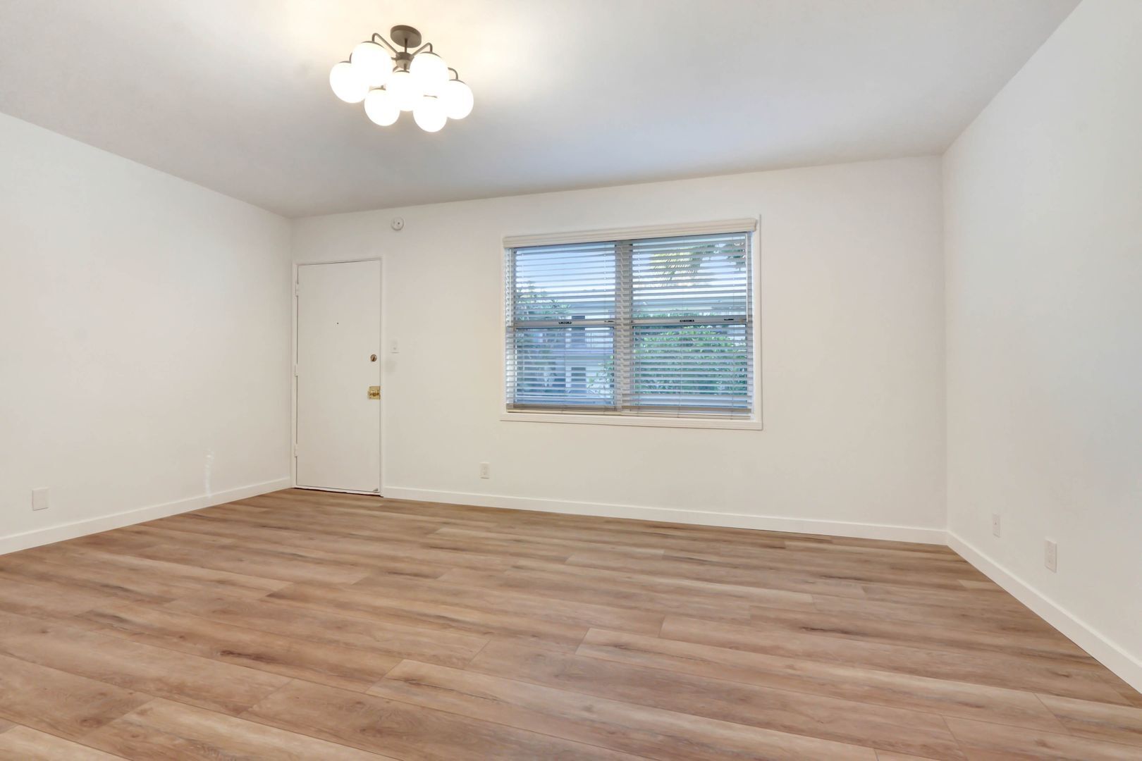 Building Photo - 300 California Ave