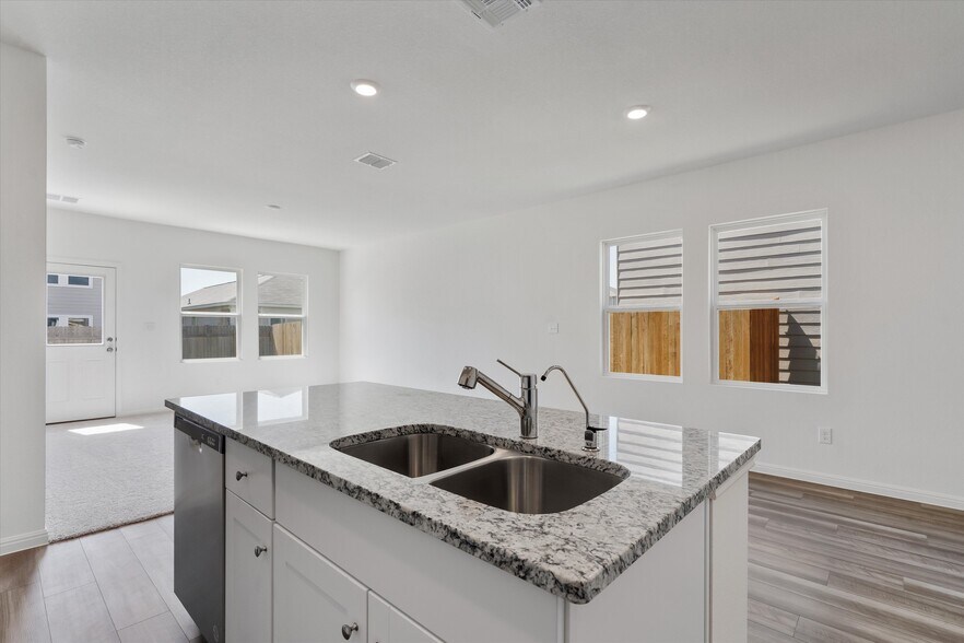 Building Photo - 118 Bluegill Dr