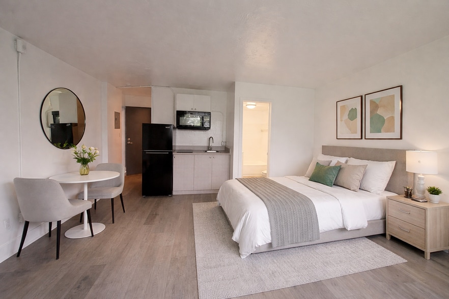 Building Photo - 132 SW 9th St