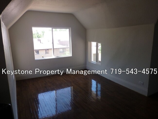 Building Photo - South- side Apartment  1 Bedroom/1 Bath  $775/$775 washer/dryer included