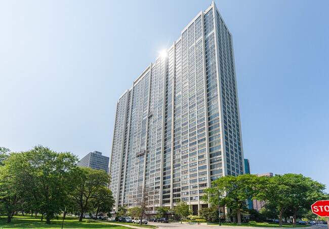 Primary Photo - 2800 N Lake Shore Dr