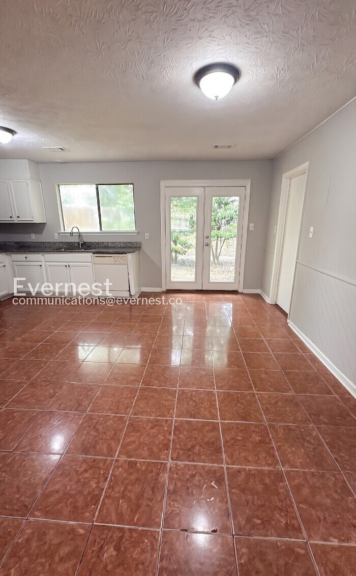 Building Photo - 596 Crestmont Ct
