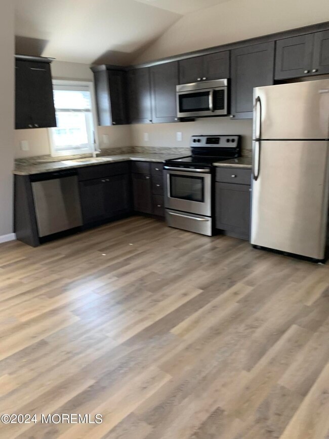 Building Photo - 207 Brinley Ave