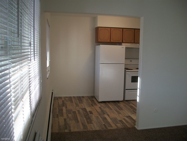 Building Photo - 2 br, 1 bath Apartment - Orchard Manor