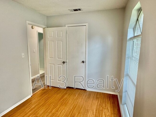 Building Photo - 4446 Wimbledon Rd
