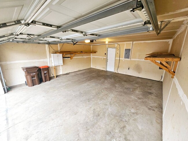 Building Photo - 2639 Yellowstone Dr