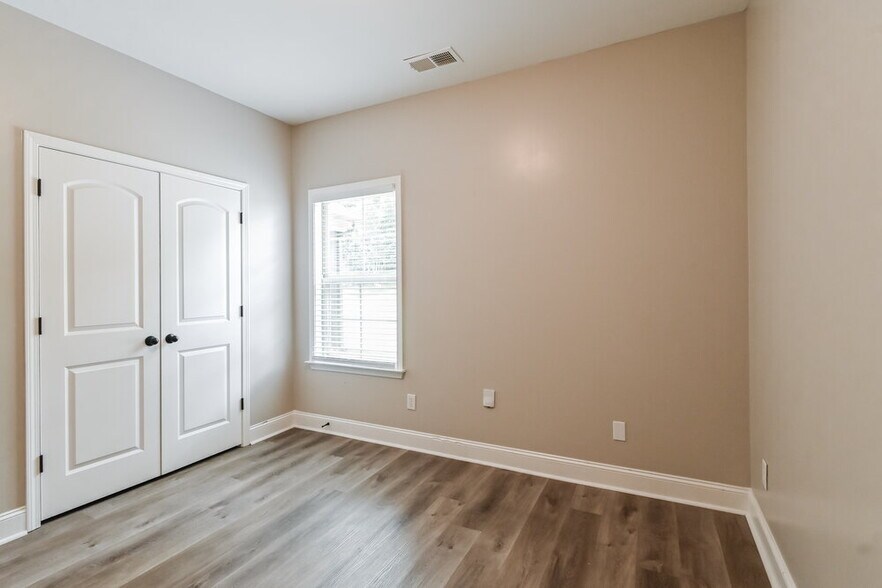 Building Photo - 2580 Woodcutter Dr