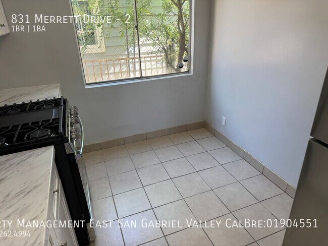 Building Photo - 831 Merrett Dr