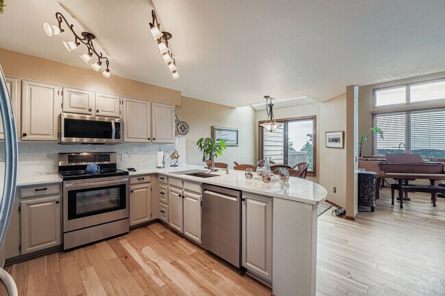 Building Photo - 776 Chimney Creek Dr