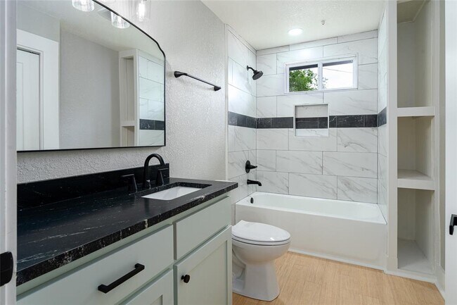 Building Photo - 329 Flores St