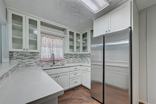 Building Photo - 8414 Flintridge Dr