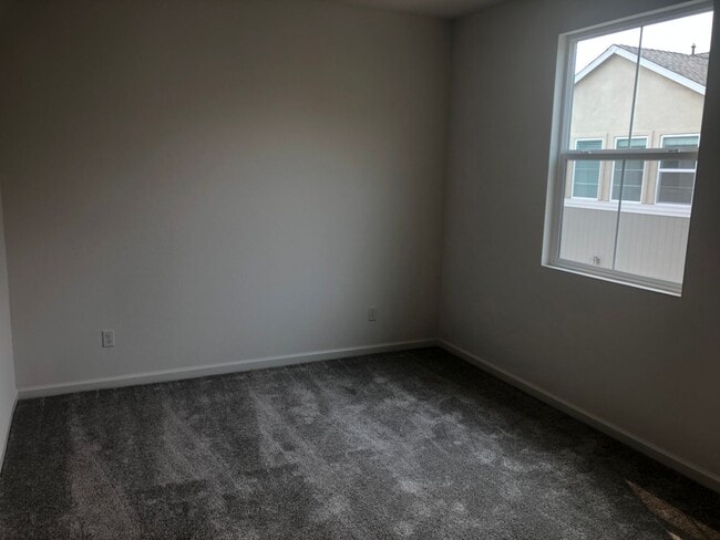 Building Photo - BEAUTIFUL HOME IN FOLSOM IN GATED COMMUNITY!!